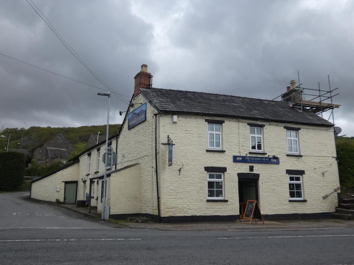 The Farmers Arms, Cwmdu Лланутин Экстерьер фото