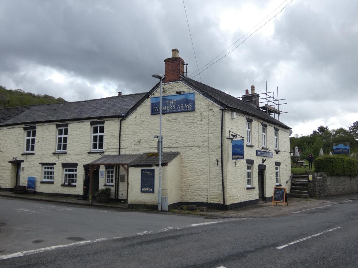 The Farmers Arms, Cwmdu Лланутин Экстерьер фото