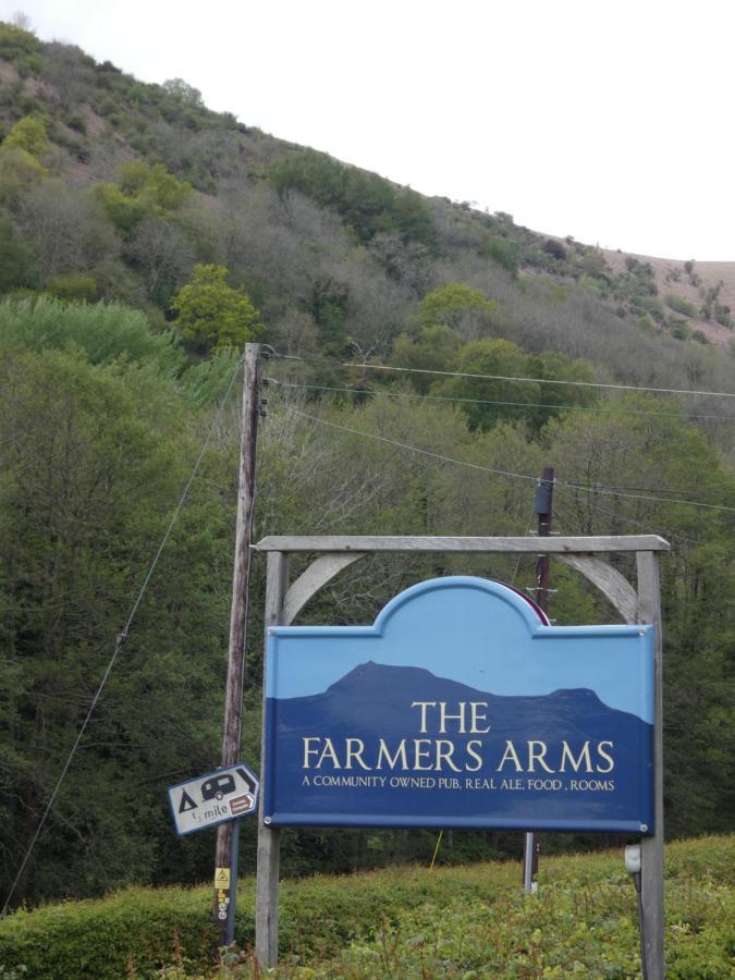 The Farmers Arms, Cwmdu Лланутин Экстерьер фото
